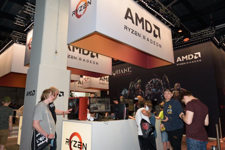 AMD stock price forecast: buy or sell ahead of earnings?