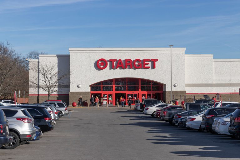 2 top US retail stocks to buy after today’s inflation data