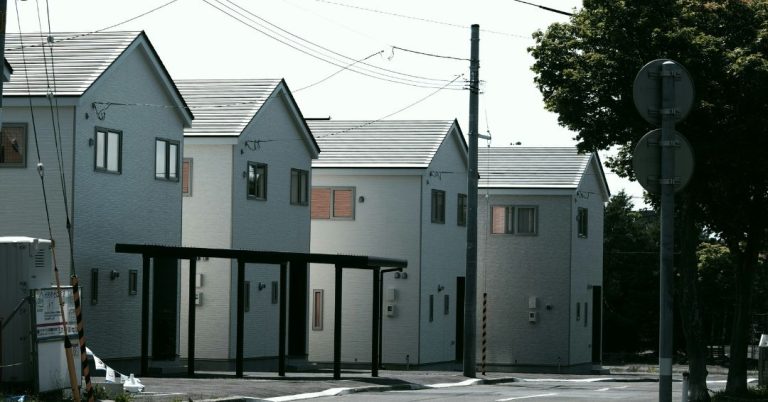 US new home sales bounce back in November, yet mortgage rate concerns loom