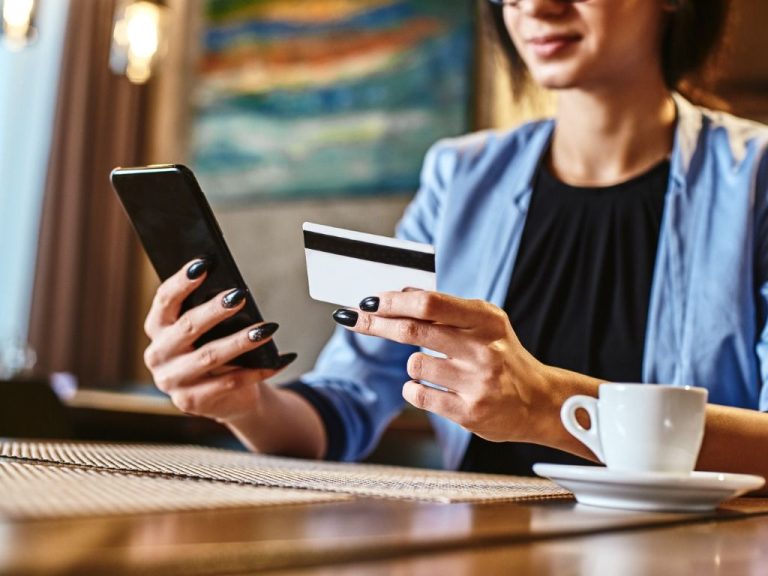 US credit card defaults surge 50% in 2024, reaching a 14-year high