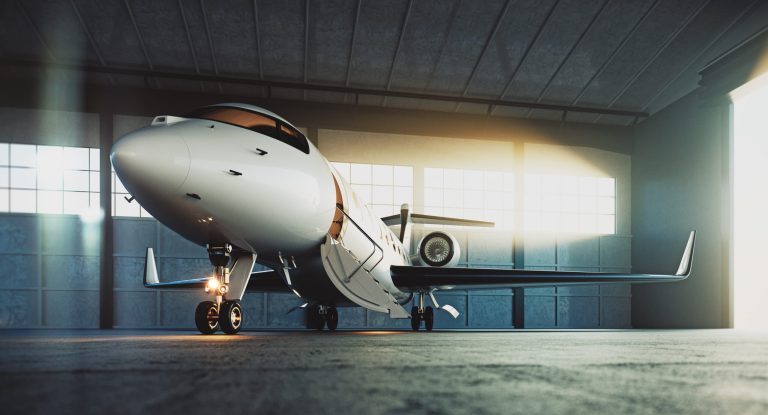 Wheels Up stock price on edge ahead of earnings: buy the dip?
