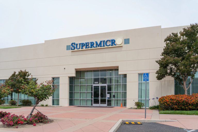 SMCI stock forms megaphone pattern: what next Supermicro?