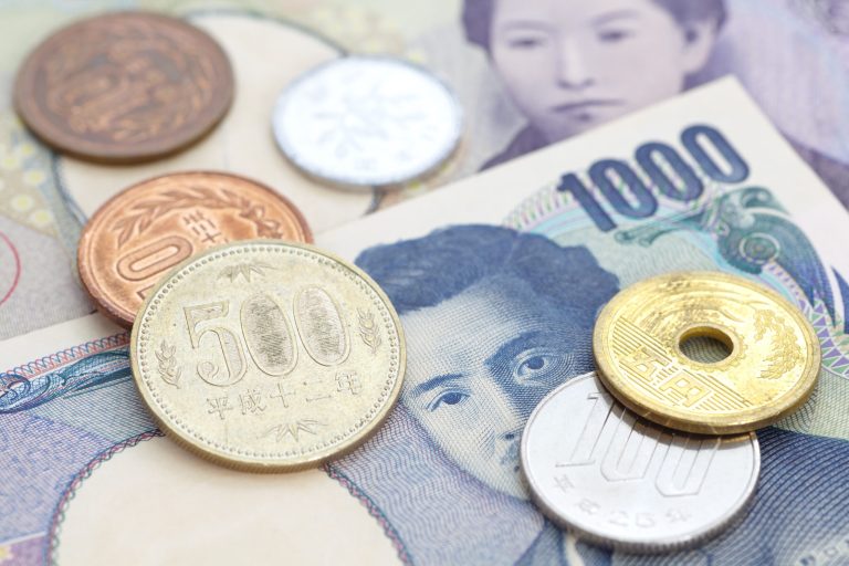 Yen falls to 2-week low after US announces 25% tariff on Japan