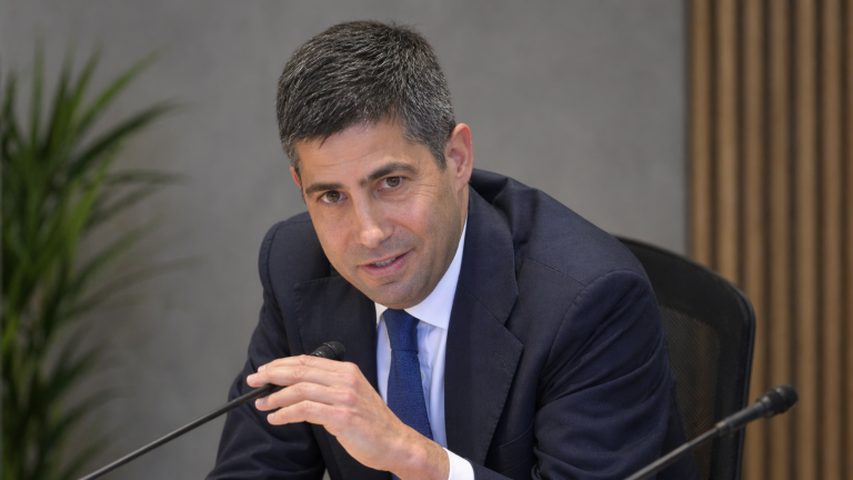 Senate confirms Kevin Warsh as Fed chair