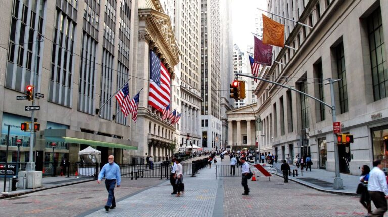 Dow futures plunge 250 points: 5 things to know before Wall Street opens
