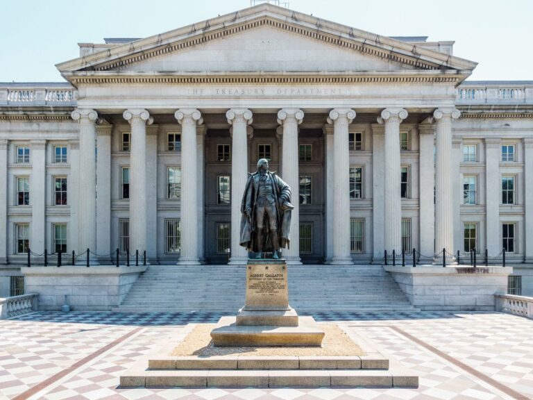 Treasury yields fall as investors await key PCE inflation reading